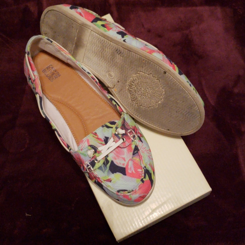 Women's shoes